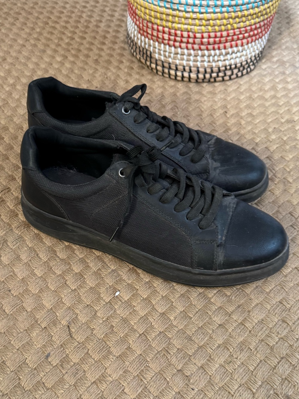 Men's Black Low-Top Casual Shoes